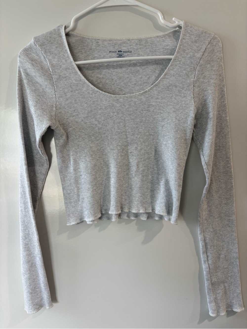 Brandy Melville Women’s Light Gray Ribbed Scoop Neck Crop Top
